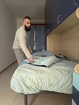 Gioeltoro89 live sex cam