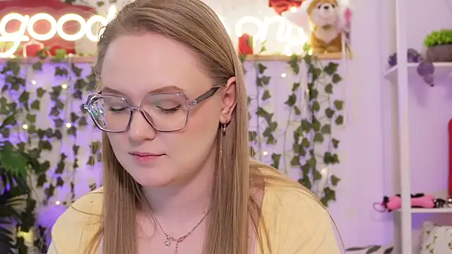 MonicaAsis live sex cam