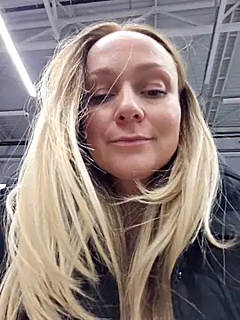 Bondgirl_013's cam snapshot