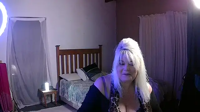 Miahotmilf live sex cam