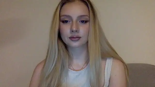 MayaWetDream's cam snapshot