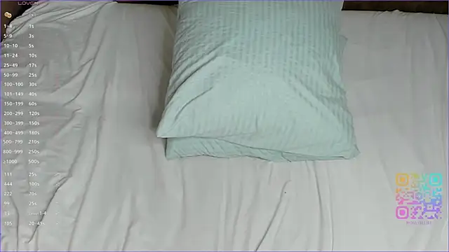 _smile_in_glow_'s cam snapshot