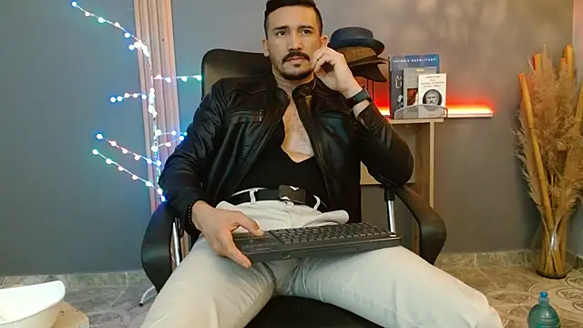 Reiko_85_ live sex cam