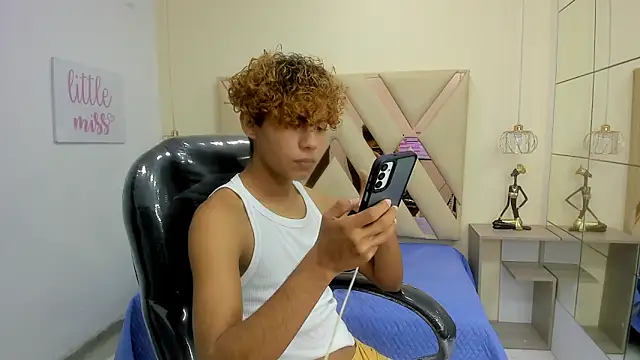 Anyelo_Twink live sex cam