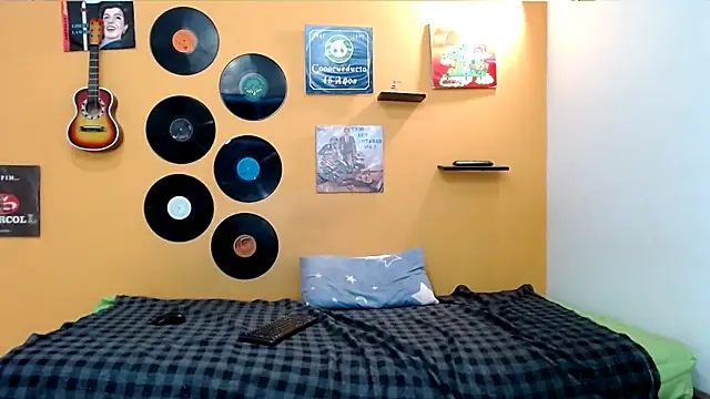 skinnyverus18's cam snapshot