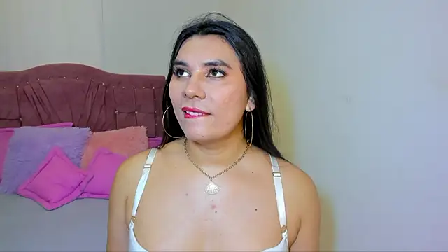 yourlatina_emely live sex cam