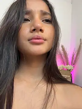 AlessiaVallmont live sex cam