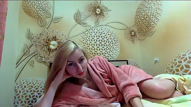 Yourrealgirl's cam snapshot