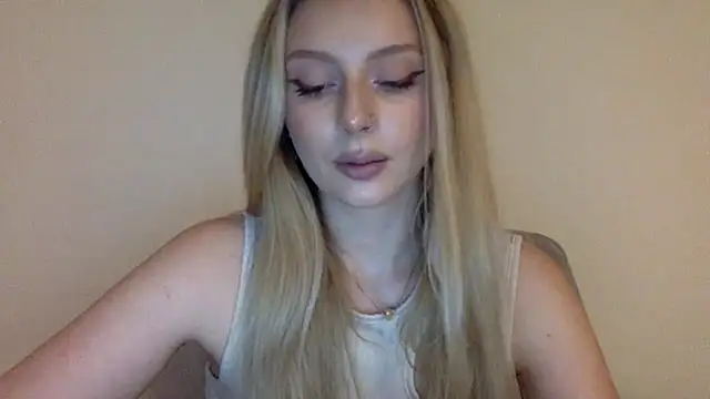 MayaWetDream's cam snapshot