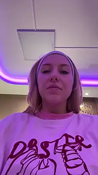 LovelyMiley's cam snapshot