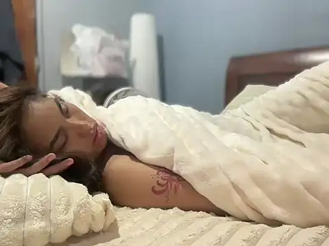 Alaia_River live sex cam