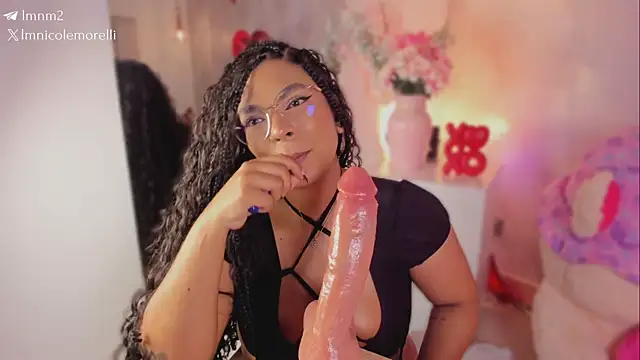 Nicolemorelli2 live sex cam