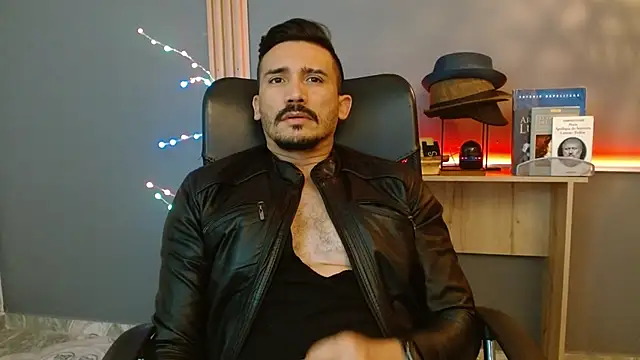 Reiko_85_ live sex cam