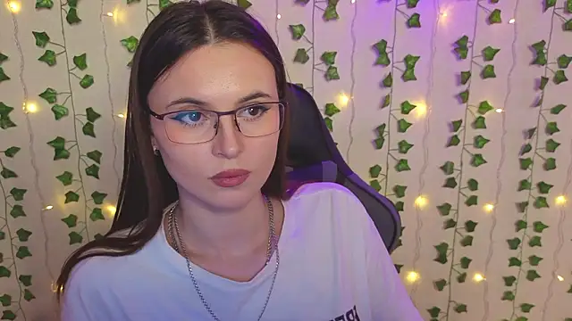 AliceIMonta live sex cam