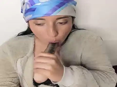 kira-stormm's cam snapshot