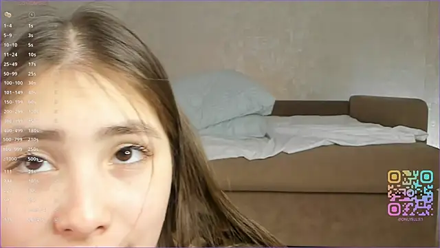 _smile_in_glow_'s cam snapshot