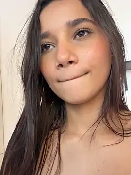 AlessiaVallmont live sex cam