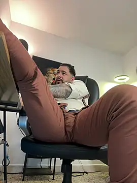 Ethan_Castellano live sex cam