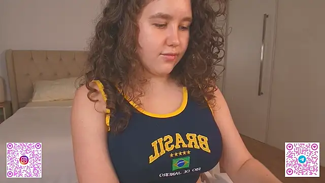 Ariella_Sol live sex cam