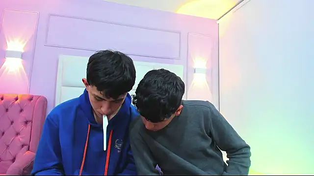 hoot_booys_'s cam snapshot