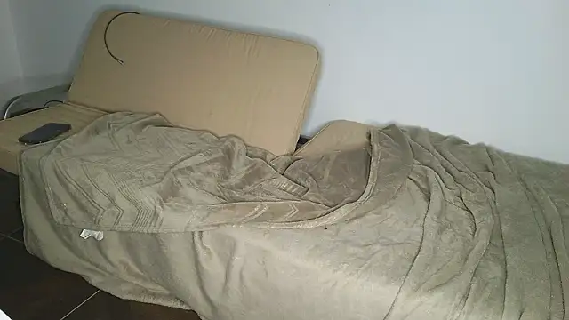 CHATOUBOY live sex cam