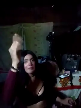 yovana13 live sex cam