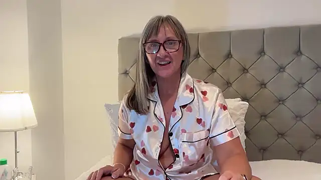 LILY-UK-MILF's cam snapshot