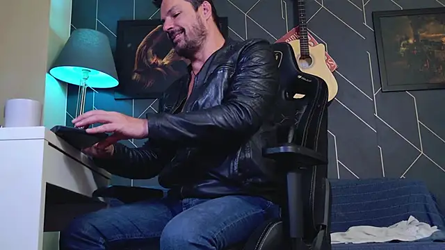 ChrisKox live sex cam