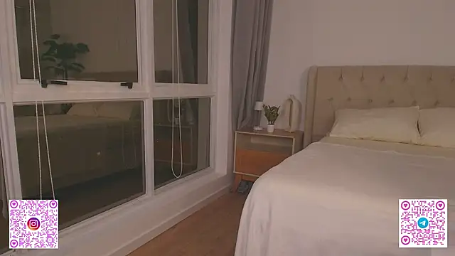 Ariella_Sol live sex cam