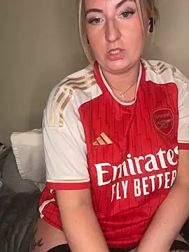 RebeccaSquirtsXXX's cam snapshot