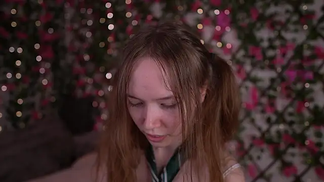 Petite_Polly's cam snapshot