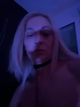 HOTLadyluna live sex cam