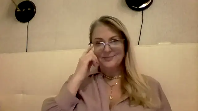 Emilia99's cam snapshot