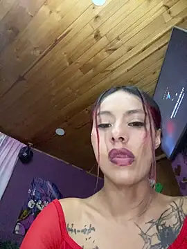 Emily-Fire's cam snapshot