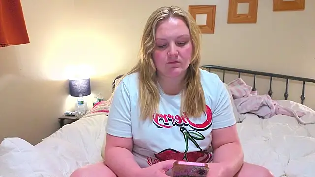 PhatAssBlond live sex cam