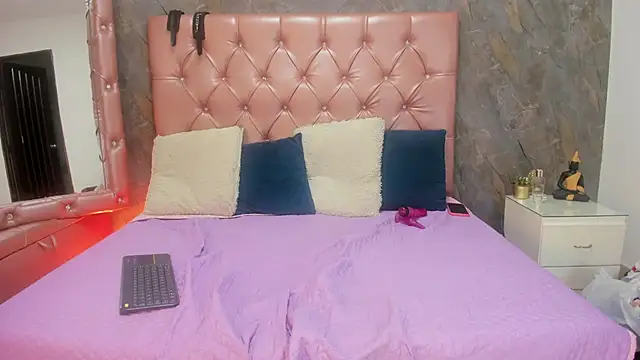 lily_rose1's cam snapshot