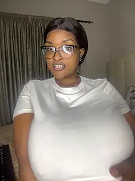 Bustygoddess32 live sex cam