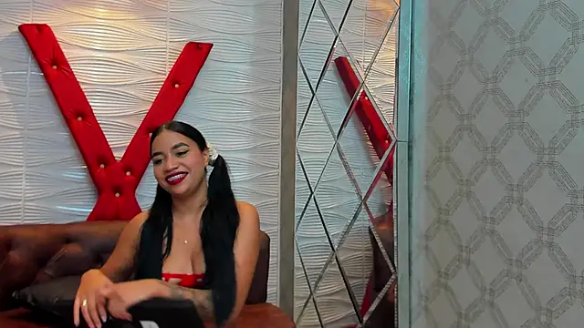 MiaWolton's cam snapshot