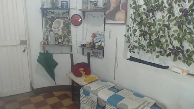 FunnyGrandma live sex cam