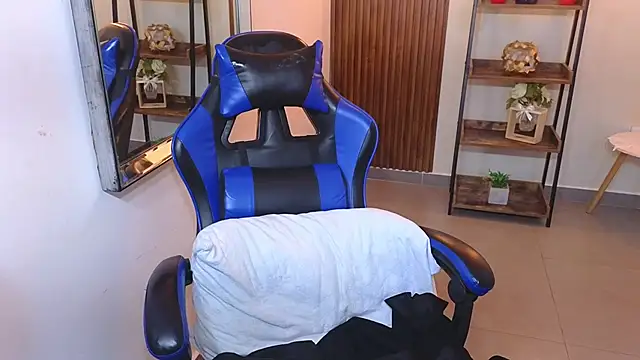 Kenya--Buhle live sex cam