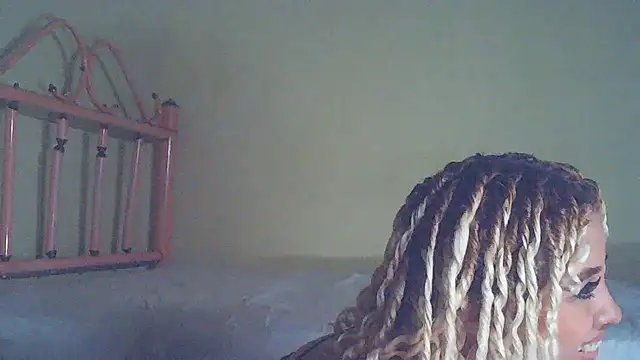 Lucy_White__'s cam snapshot