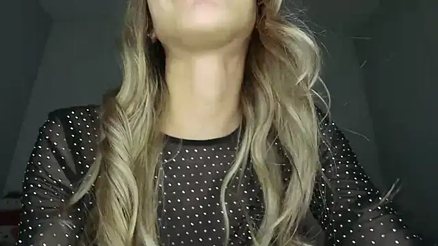 Chiara-2002 live sex cam