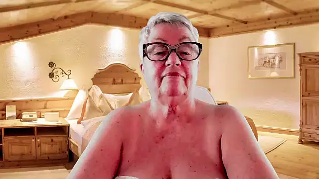 Mystery-Grandmother's cam snapshot