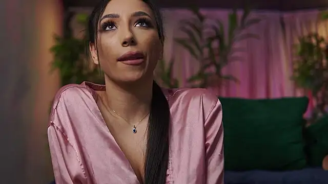 GinaValentinna's cam snapshot