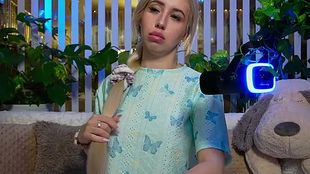 FlowweerGirl live sex cam