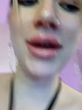 Gina-Lumara live sex cam