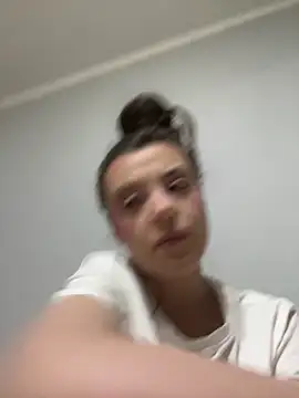 bunnythetailor's cam snapshot