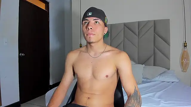 LoganGreys live sex cam