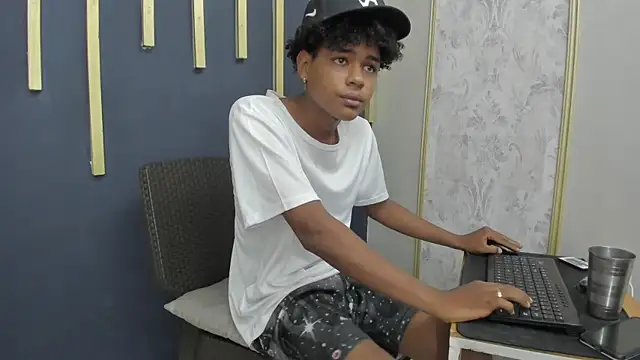 Twink_Alex19's cam snapshot