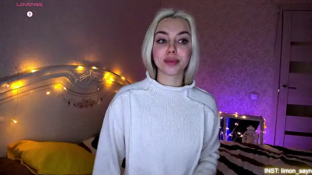 LillyMoure_'s cam snapshot